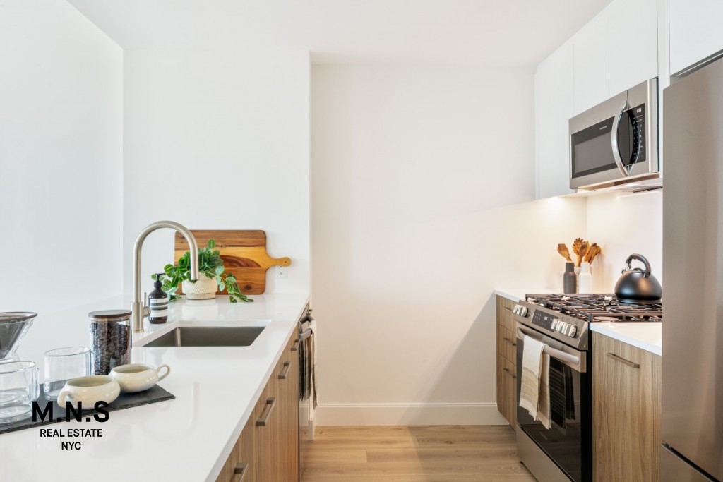 23-15 44th Road 64-J Long Island City Queens NY 11101