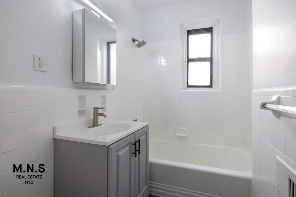 155-01 90th Avenue 1-K Jamaica Queens NY 11432