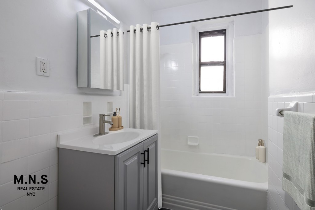 155-01 90th Avenue 1-K Jamaica Queens NY 11432