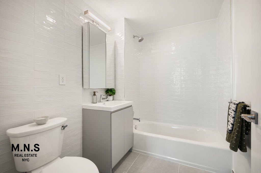 98-10 63rd Road 1612 Rego Park Queens NY 11374